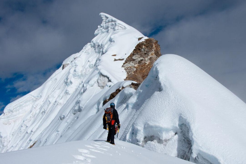 Népal : expédition guidée de 30 jours - Mera, Island et LobucheNépal : Ascension des trois sommets - Mera, Island, ascension de luxe à Labuche.