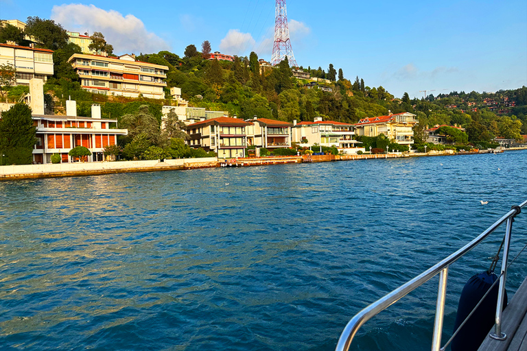 Istanbul: Bosphorus & Golden Horn Sunset Yacht Cruise