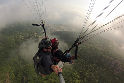 科托尔：串联滑翔伞飞行（含照片和视频）科托尔：双人滑翔伞飞行（含照片和视频）
