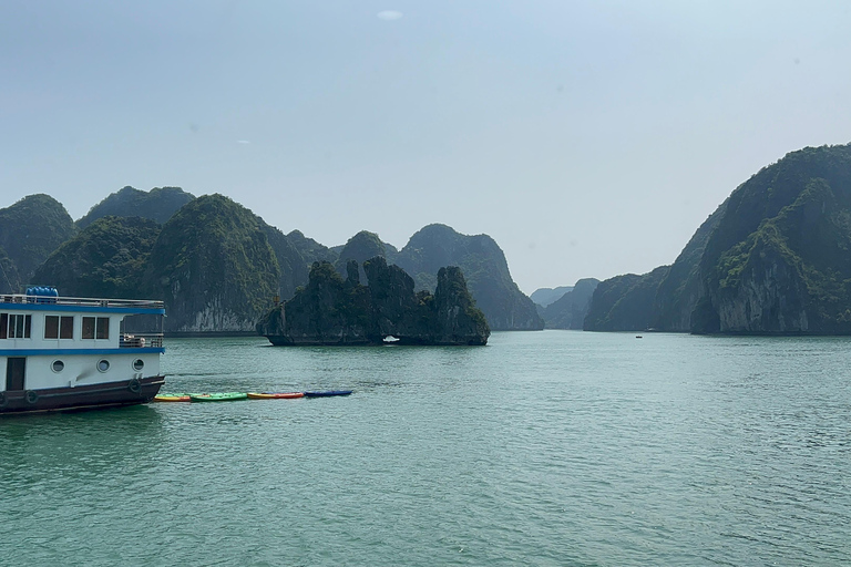2-tägige Ha Long Bay Island Cruise Tour mit einem 3-Sterne-Kreuzfahrtschiff