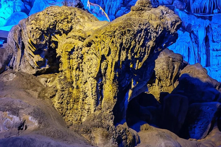 Guilin: Solitary Beauty Peak & Reed Flute Cave Private Tour Guilin: Solitary Beauty Peak & Reed Flute Cave & Tour Guide