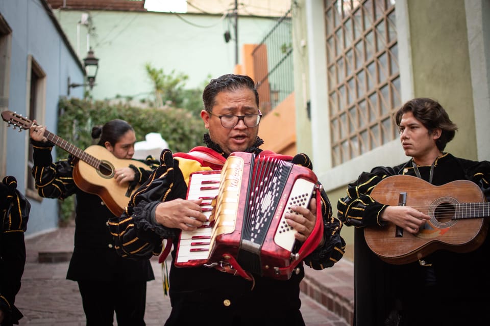 Callejoneada Con La Estudiantina De Guanajuato Getyourguide