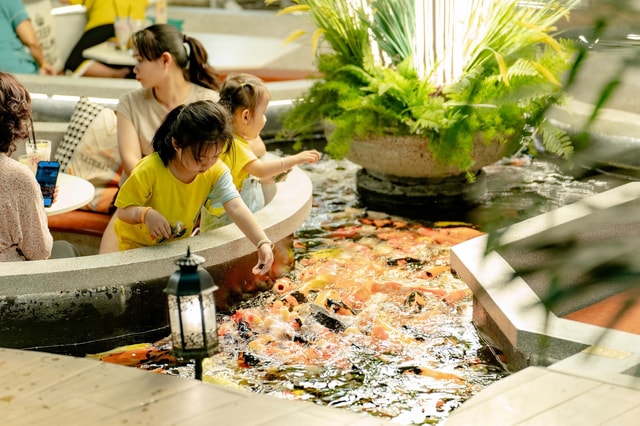 Ho Chi Minh City: Koi Fish Café & Hidden Gems Tour