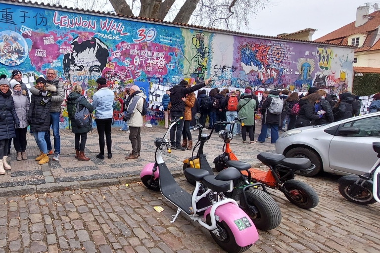 Praag op wielen: privérondleidingen met live-gids op eScootersLive-rondleiding 60 minuten in het Engels