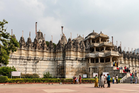 Excursão de um dia a partir de Udaipur : Forte de Kumbhalgarh e Templo de RanakpurViagem de 1 dia a Udaipur para Kumbhalgarh e Templo de Ranakpur com Guia