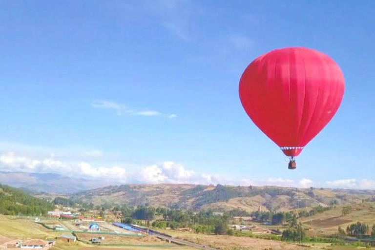 Cusco: Hot-air balloon tethered flight | Picnic
