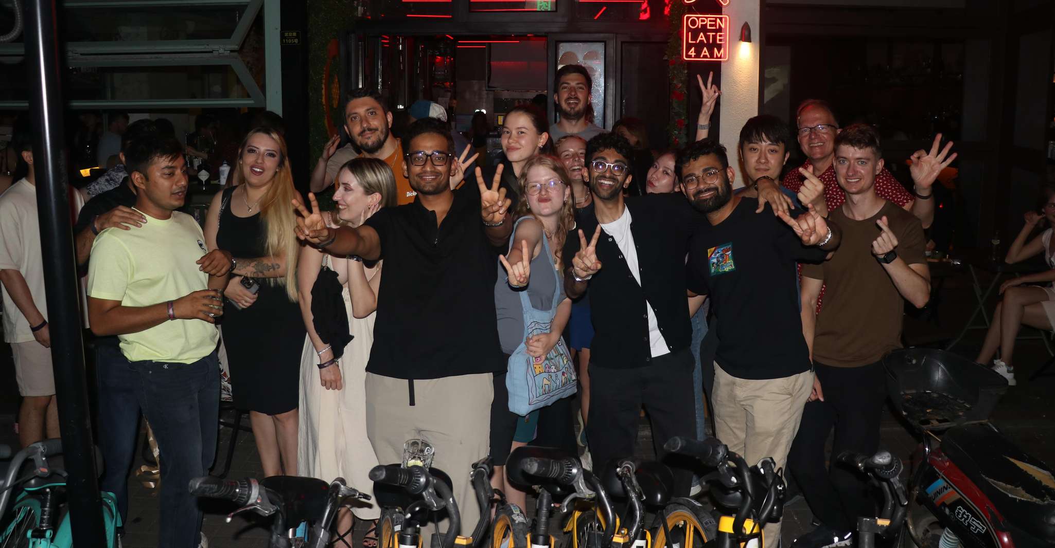 4-Hour Shanghai Pub Crawl (bars & nightclub hopping) photo 3