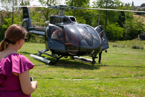 San Gimignano: Helicopter Wine Tour in Chianti Region Activity with 25-Minute Helicopter Ride