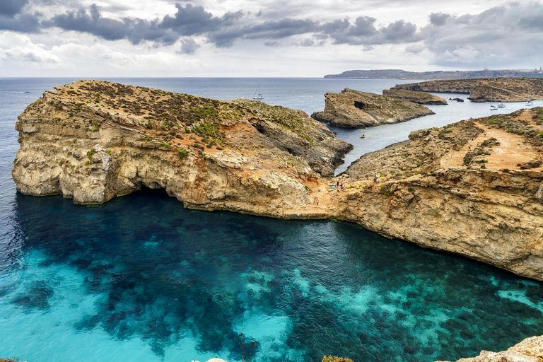 Malta: Prom w obie strony do Błękitnej Laguny Comino z opcją GozoZ Ċirkewwa: Ċirkewwa-Comino Blue Lagoon-Gozo