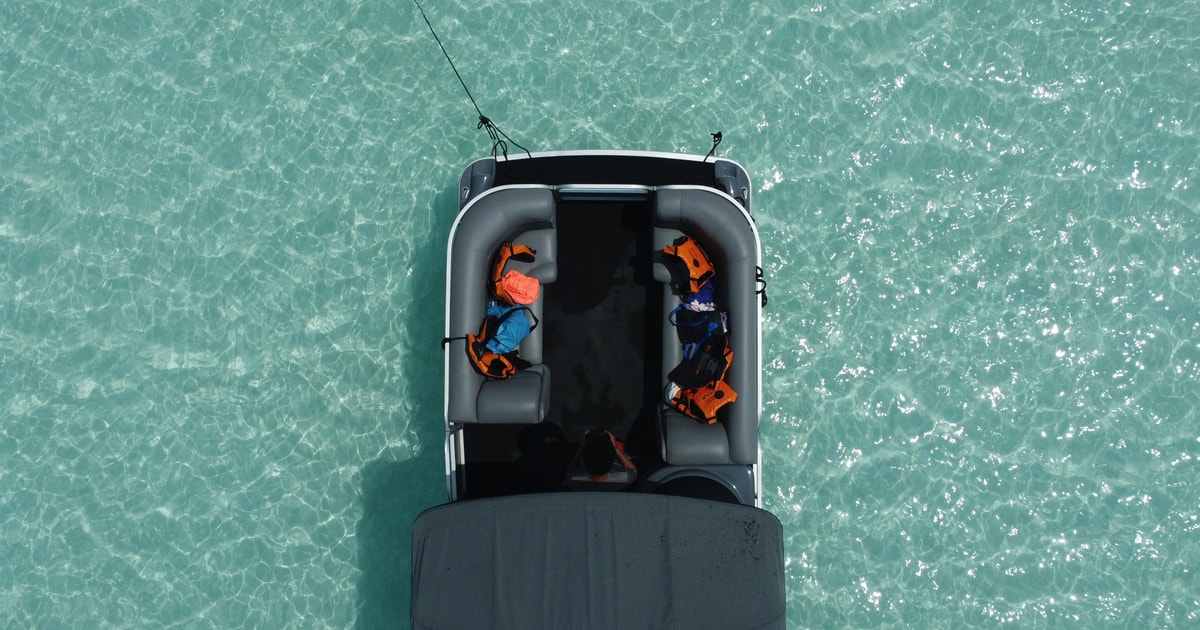 Caiace Rigide Bacalar: Tur cu barca Pontoon de 3 ore cu Beach Club + caiace ...