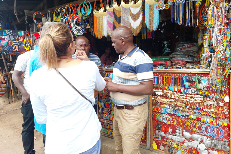 Nairobi: Kariakor Maasai Market Guided Shopping Tour Group of 4 plus