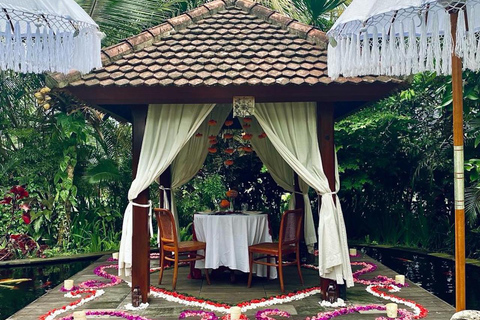 Ubud: Romantic Dinner by the Fish Pond at Adiwana Unagi Romantic Dinner Couple Package (Meet at Location)