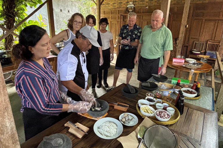 Yogyakarta : 3 ore di lezione di cucina VIP con tour del mercato