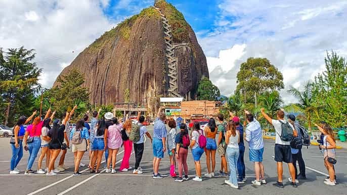 Desde Medellín: Guatape El Peñol con Barco, Desayuno y Almuerzo