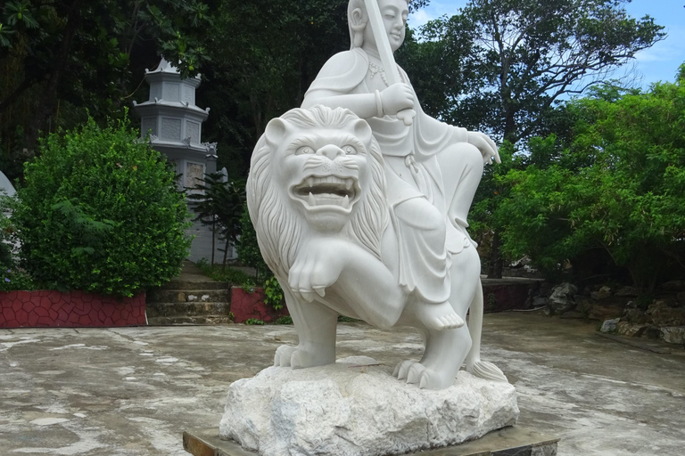 Da Nang / Hoi An: Private One-Way Transfer via Top Sights Da Nang Airport ↔ Hoi An: One-Way Private Transfer