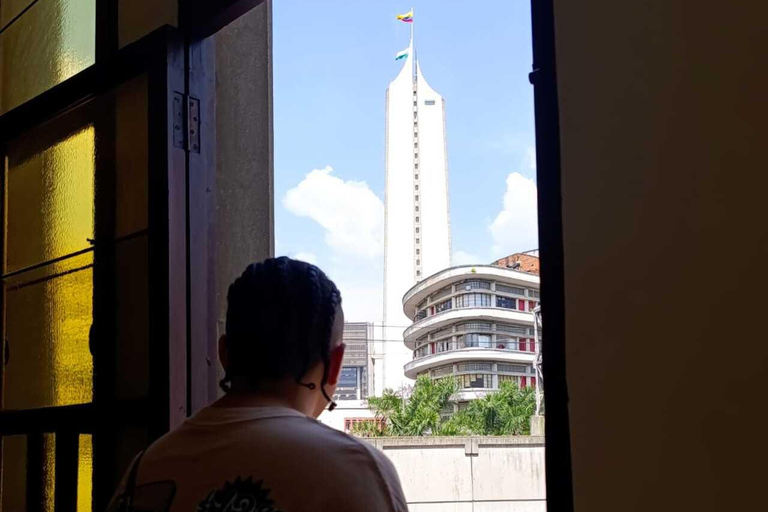 Medellín Through Time – City Sightseeing Tour | Subway, Metrocable, and Historic Center