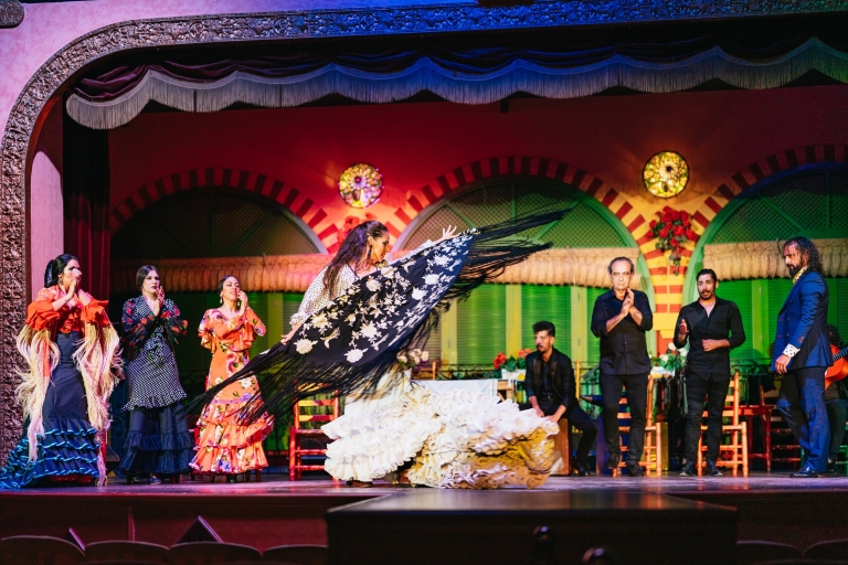 Sevilla: espectáculo de flamenco con cena opcionalEspectáculo en El Palacio Andaluz con bebida