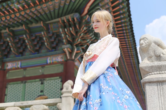 Seoul: Private Photoshoot at Gyeongbokgung or Changdeokgung