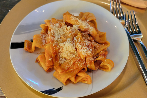 Milán: Clase de Pasta Fresca y Tiramisù en una Casa Histórica