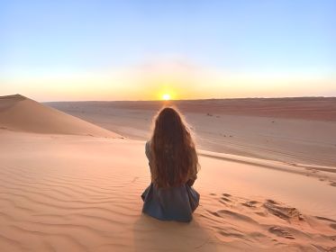 マスカット：ワヒバ砂漠とワディ バニ ハーリドのガイド付きグループ ツアー