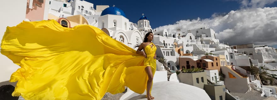 Séance photo privée d'une heure à Santorin avec robe volante