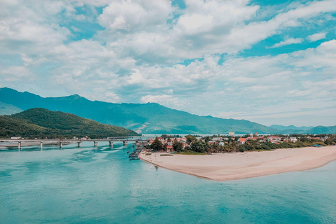 De Hoi An: Passe turístico de Hai Van, baía de Lang Co e cidade de Hue em um jipe ...De Hoi An: Passe Turístico de Hai Van, Baía de Lang Co e Cidade de Hue em Jeep ...