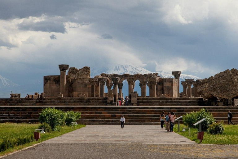 埃里温：埃奇米阿钦、赫里普西美、加扬和兹瓦尔特诺茨之旅Yerevan: Echmiadzin, Hripsime, Gayane &amp; Zvartnots Tour