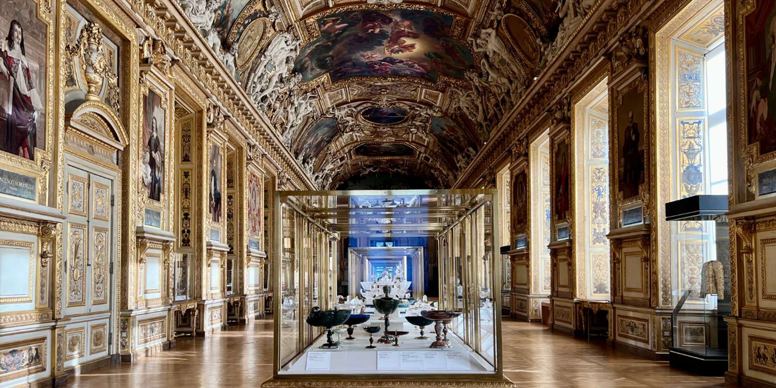 Paris: Private Full-Day VIP Tour with Louvre & River Cruise