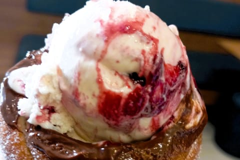 Budapest: Small Group Food & Discovery Walking Pastry Tour