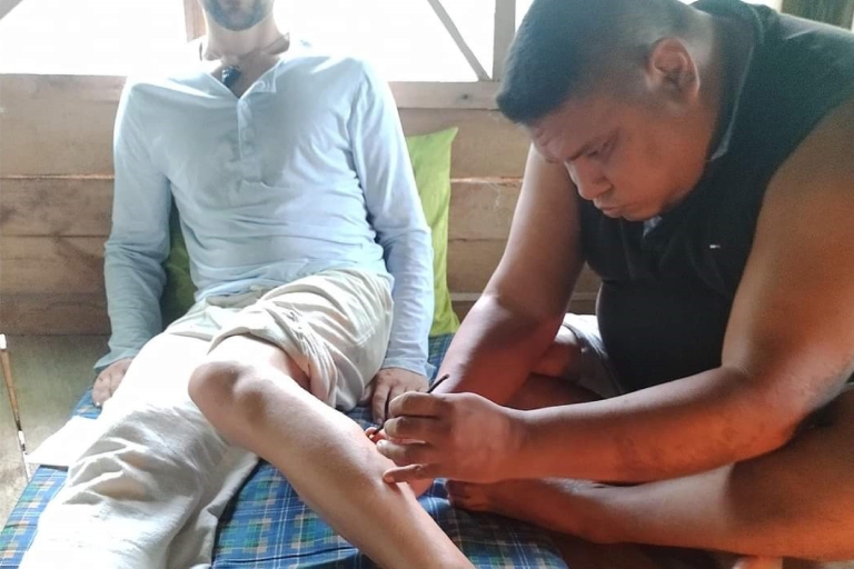 Iquitos : Traitement médicinal par le Kambo