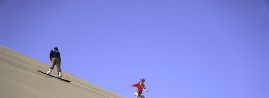 Huacachina : Expérience de sandboard pour débutants et excursion en buggy au coucher du soleil