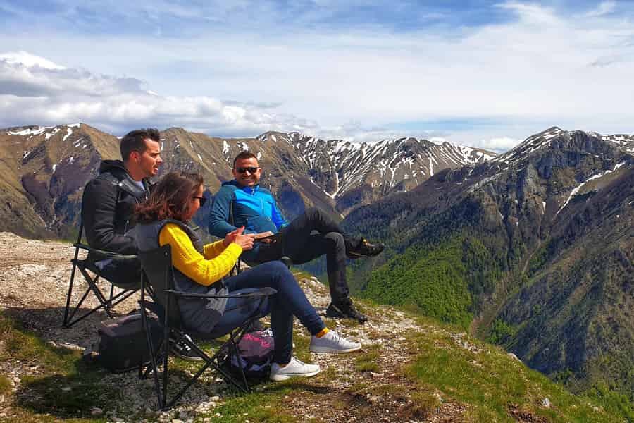 Ab Sarajevo: Safari-Tour mit dem Geländewagen zum Dorf Lukomir. Foto: GetYourGuide Ab Sarajevo: Safari-Tour mit dem Geländewagen zum Dorf Lukomir. Foto: GetYourGuide