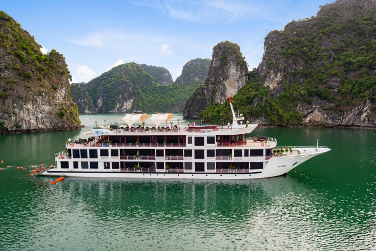 Crucero de 3 días por la bahía de Lan Ha, pueblo de Viet Hai, 5 estrellasJunior suites con balcón privado y bañera (1ª planta)