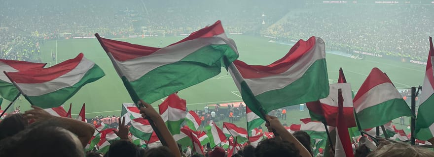Match de football du Fluminense au Maracanã avec des hôtes locaux
