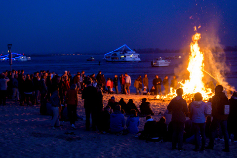 Hamburg: Osterfeuer und Lichterfahrt am Ostersamstag