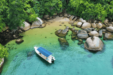 Islas Paraty: Lancha rápida con snorkelPaseo en barco en grupo por el mar de Paraty