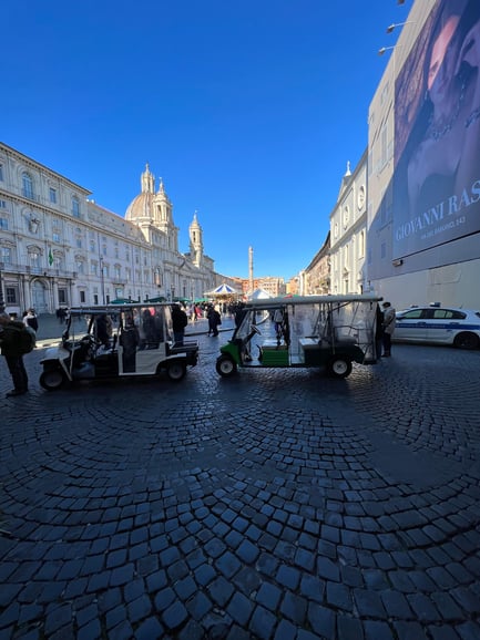 Roma: Tour della città imperiale in golf cart con trasferimento opzionale