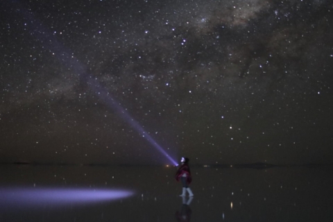 Vanuit Uyuni: Sterrennacht in de zoutvlakte van Uyuni met telescoop