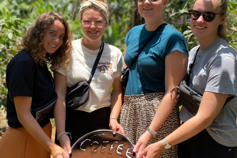 Arusha: Kaffeefarm-Tour mit Verkostung der lokalen Küche