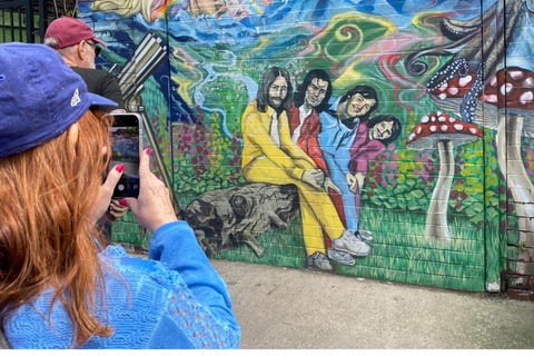 Liverpool: Private Beatles Taxi Tour with Guided Walk Finale