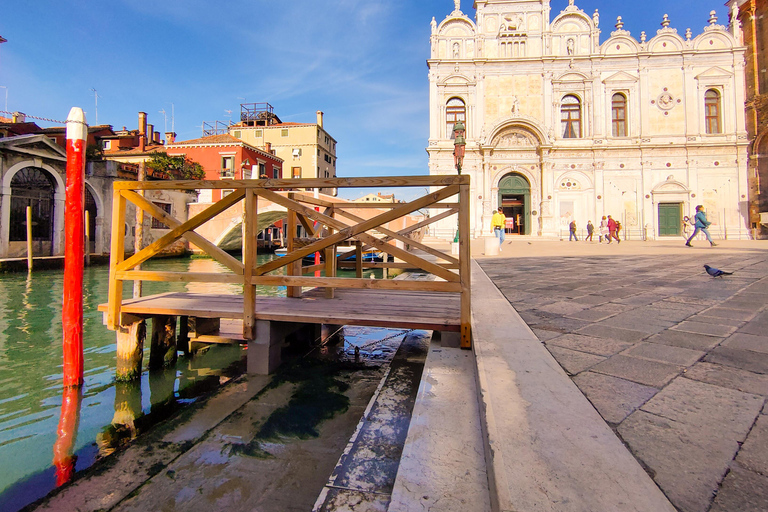 Venice: In the Footsteps of Commissario Brunetti Shared Group Tour in German