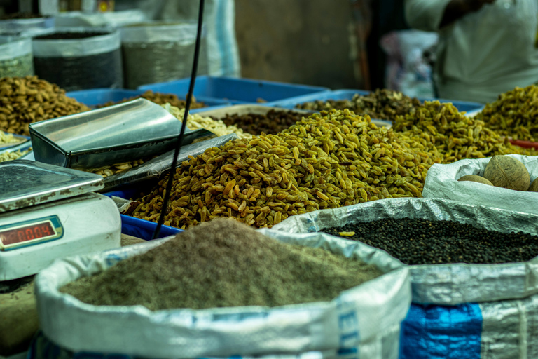 Delhi: Half-Day Market Shopping Tour with Female Guide New Delhi: Old Delhi Market Tour with Street Food