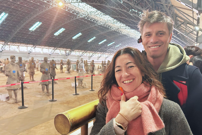 Xi'an: Terracotta Army, City Wall, Pagoda & Family Lunch Private Guided Tour with Lunch and Pickup Anywhere in Xi'an