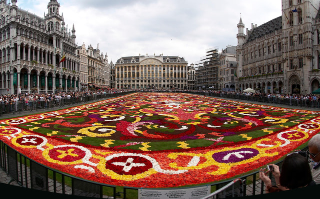 Brussels and Atomium: Flower Carpet Festival from Amsterdam