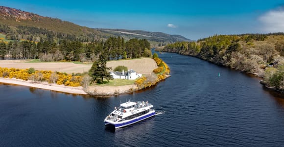 Dochgarroch: Caledonian Canal and Loch Ness 50min Cruise