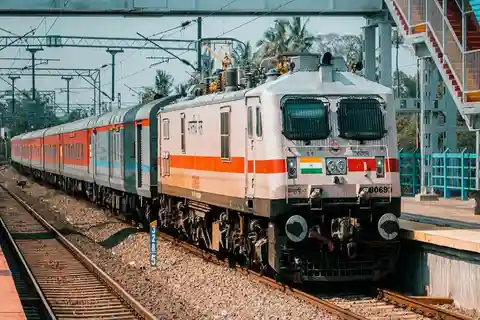 Taj Mahal by India’s Fastest Train From Delhi
