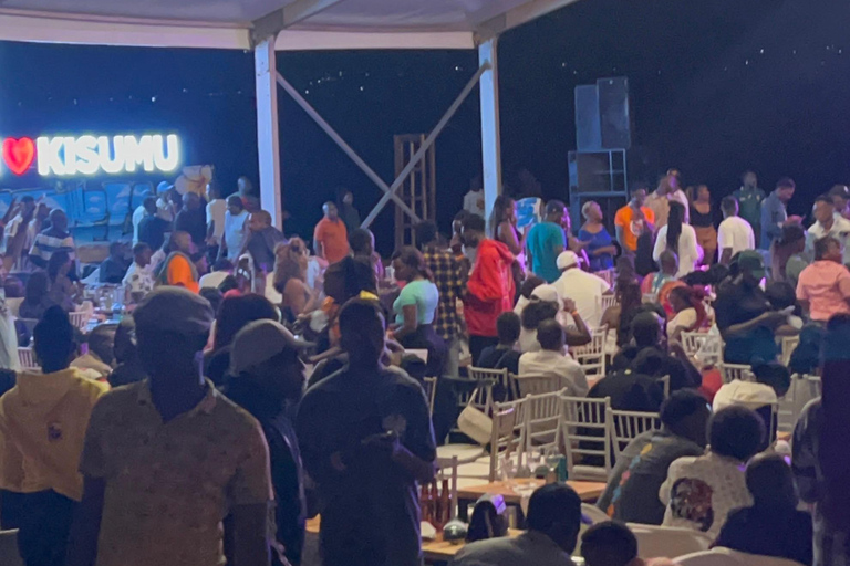 Nairobi: Nightlife Tour with Dinner and Drinks