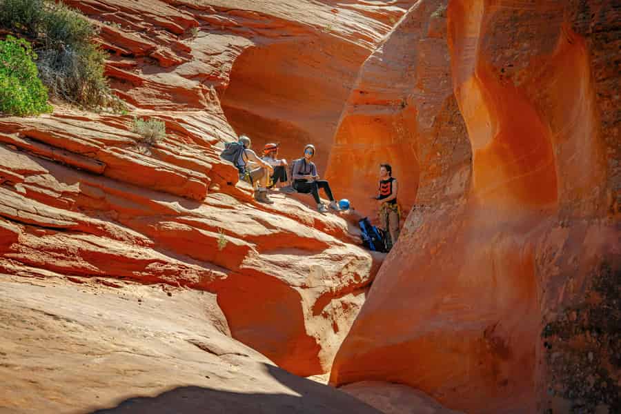 Orderville/Kanab: Canyon-Tour mit Abseilen in den Coral Sands. Foto: GetYourGuide
