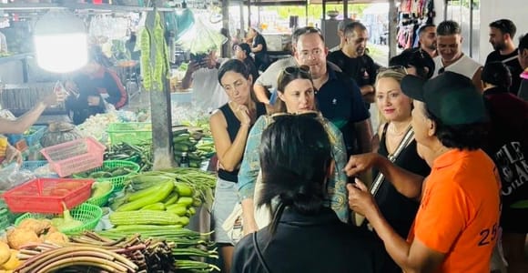 Phuket: Pum Thai Cooking Class with Market Tour