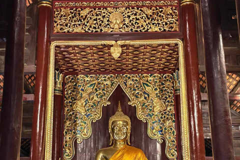 Chiang Mai: Old City Walking Tour with Temples & History Small Group Without Entry Fees